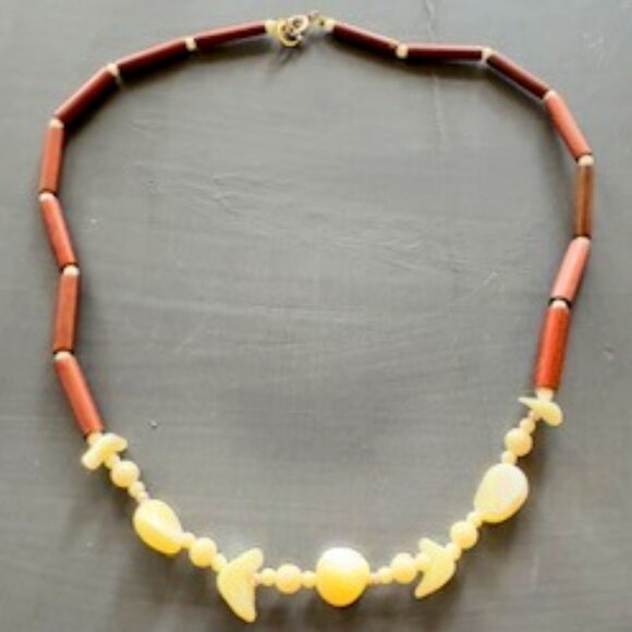 Shell and bamboo necklace - Picture 1 of 3
